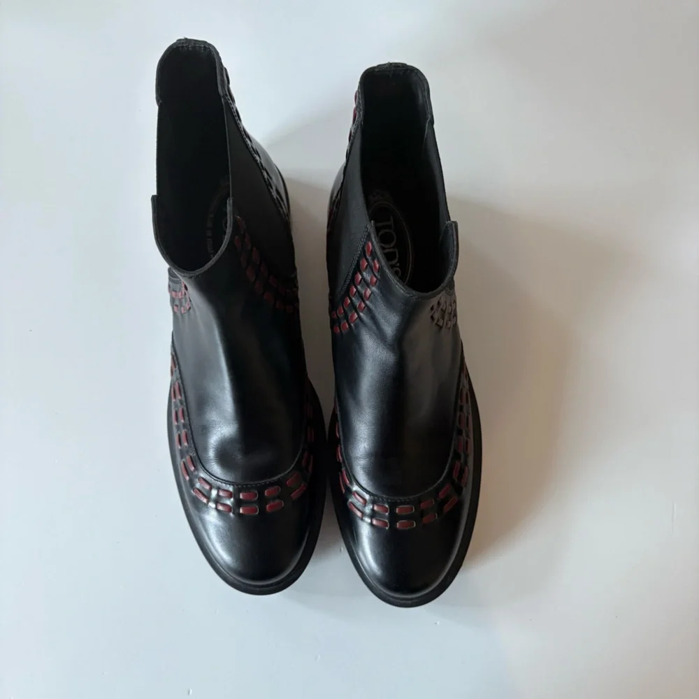 Tod’s ||‎ Whipstitched Chelsea Moto Boots Black Red 39